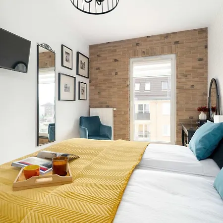 Апартаменти Modern Family With Parking And Balcony In The Center By Renters Познань