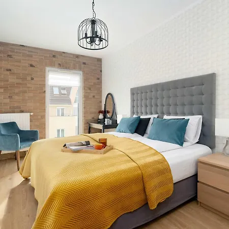 Modern Family With Parking And Balcony In The Center By Renters Апартаменти Познань