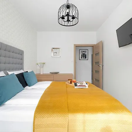 Modern Family With Parking And Balcony In The Center By Renters * Познань
