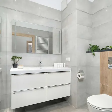Modern Family With Parking And Balcony In The Center By Renters 아파트 *