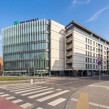 Апартаменти Modern Family With Parking And Balcony In The Center By Renters