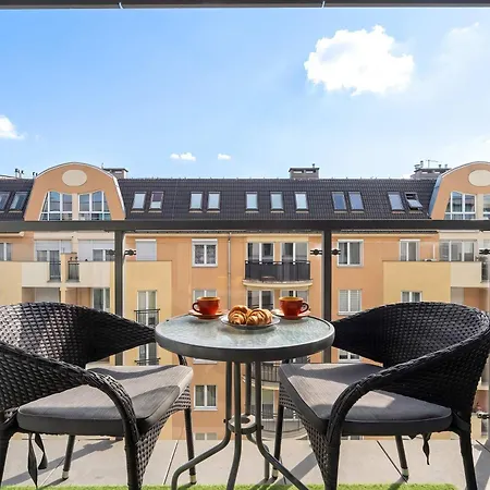 아파트 Modern Family With Parking And Balcony In The Center By Renters